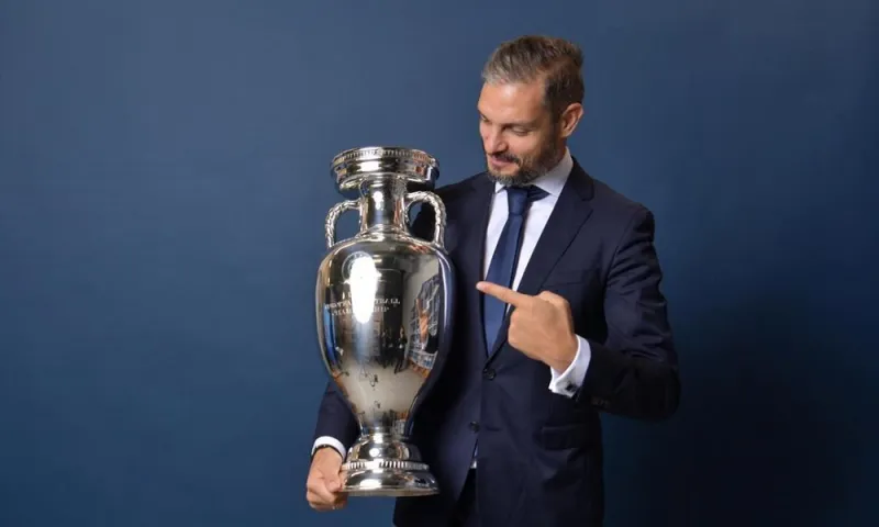 Χαριστέας: Στη Νιόν με πρόσκληση της UEFA