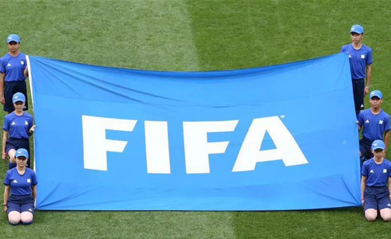 FIFA: «Αξιολογούμε την επιστολή του Ολυμπιακού»