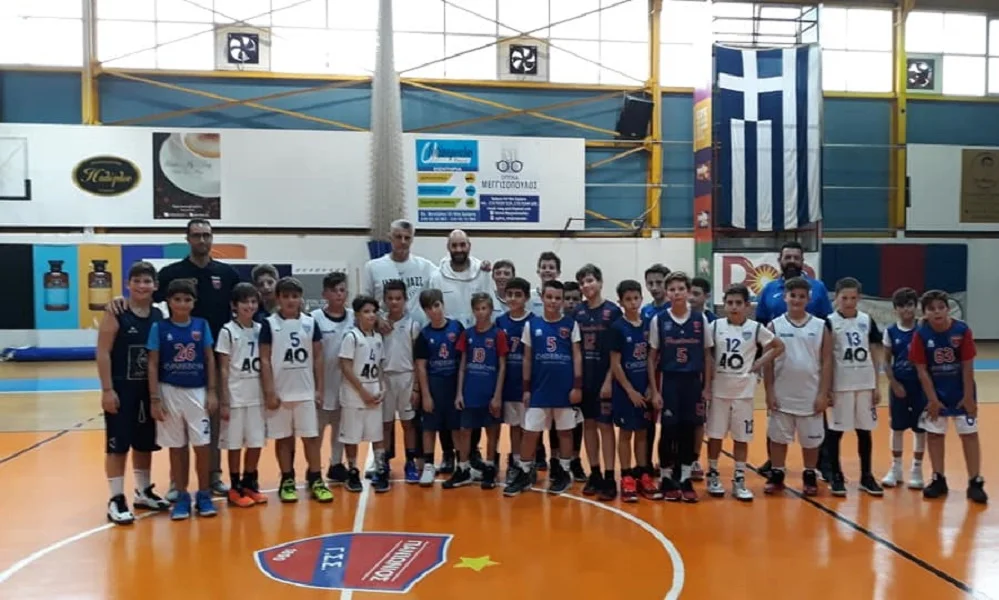 Ο γιος Σπανούλης έπαιξε μπάσκετ μπροστά στον μπαμπά (pic)