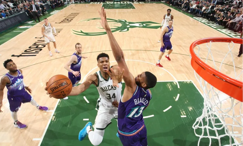 NBA: Ο Γιάννης Αντετοκούνμπο μόλις έβαλε 50 πόντους γιατί μπορεί… (vids)