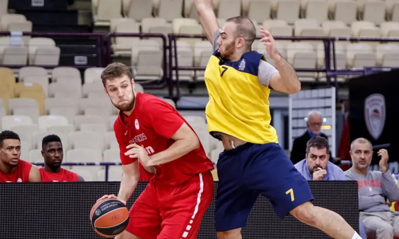 Ολυμπιακός - Λαύριο 104-72: Φιλική νίκη με τρομερό Βεζένκοφ