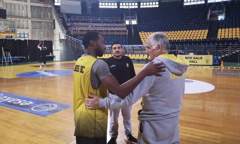 Ο Άρης υποδέχθηκε τον Κεν Μπράουν! (pics)