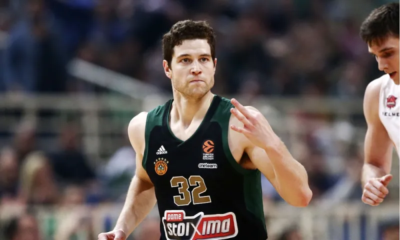 Τρίποντο από το… σπίτι του ο Φριντέτ (vid)