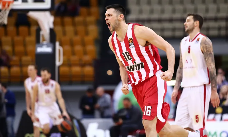 Ολυμπιακός: Η παρακάμερα με την Αρμάνι (vid)