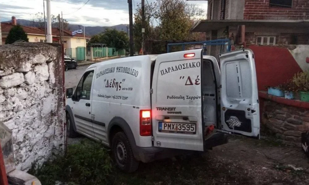 Ποδοσφαιριστής στο Κέντρο Υγείας με... βαν ψητοπωλείου!