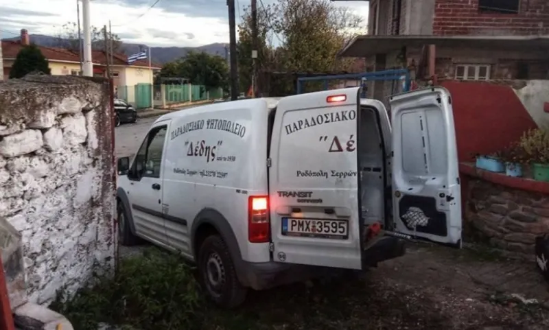 Ποδοσφαιριστής στο Κέντρο Υγείας με... βαν ψητοπωλείου!