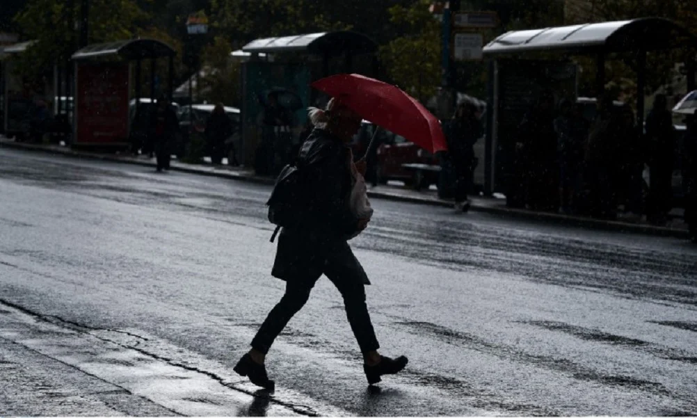 Καιρός (3/12): Σποραδικές καταιγίδες και πτώση της θερμοκρασίας