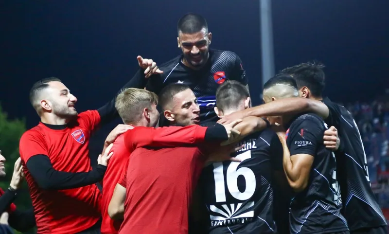 Ο «πάνθηρας» επέστρεψε στην Πλατεία
