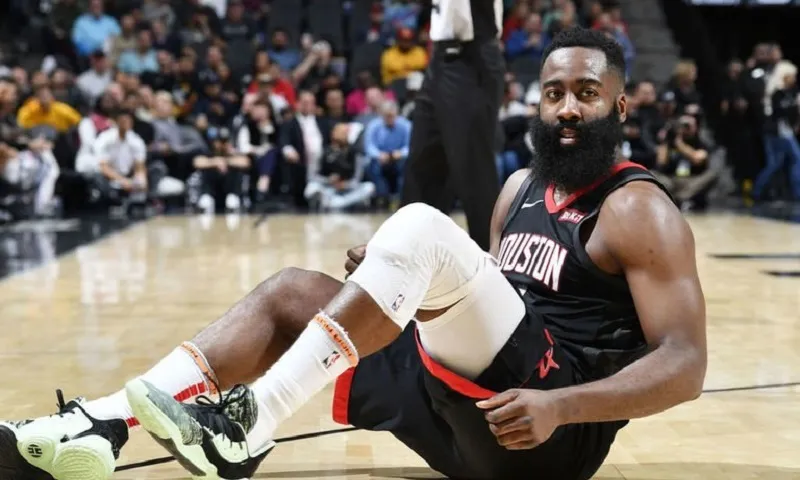 NBA: Απίστευτο λάθος, ο Χάρντεν καρφώνει, το καλάθι δεν μετράει! (vid)