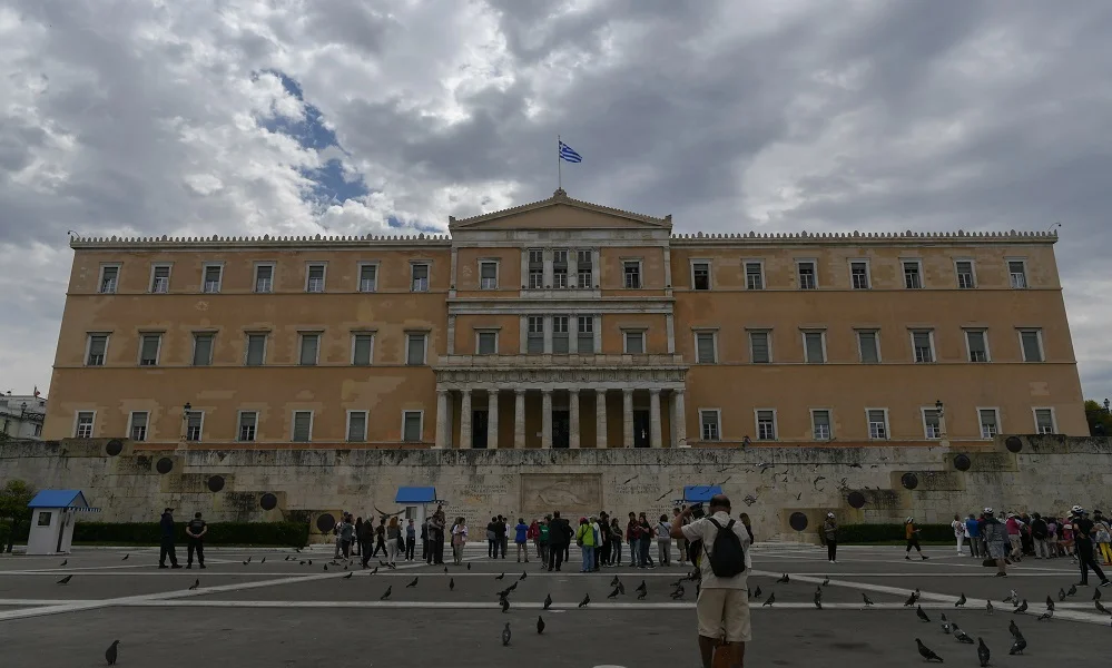 Καιρός (8/12): Τοπικές βροχές, αμετάβλητη η θερμοκρασία