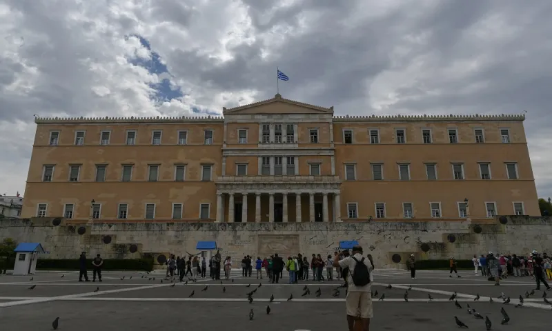 Καιρός (8/12): Τοπικές βροχές, αμετάβλητη η θερμοκρασία