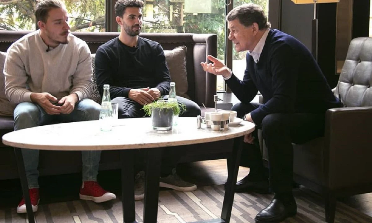 Football Stories: Στο Σάλκε - Ντόρμουντ, συνάντηση με Ρεχάγκελ (vid)