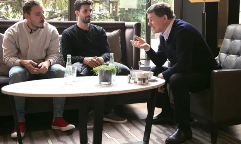 Football Stories: Στο Σάλκε - Ντόρμουντ, συνάντηση με Ρεχάγκελ (vid)