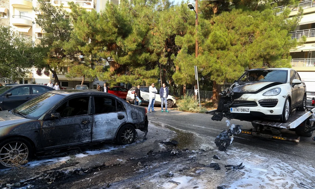 Δεν ισχύει η πληροφορία για εμπρησμό σε αυτοκίνητα της εταιρείας του Πανόπουλου