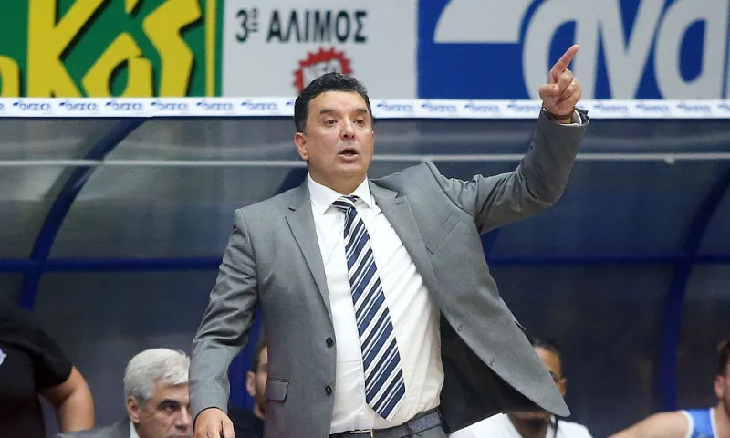 Αγγέλου: «Ανταγωνιστικοί, να παίζουμε μαζί και κάθε μέρα λίγο καλύτεροι»