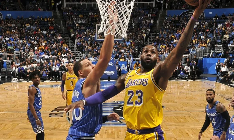 NBA: Σερί για Λέικερς με τριπλό ΛεΜπρόν, 55άρα ο Χάρντεν (vids)