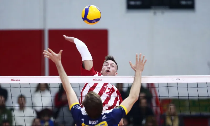 Oλυμπιακός - Μόντενα 2-3: Έπεσε ηρωικά σε ματς-διαφήμιση