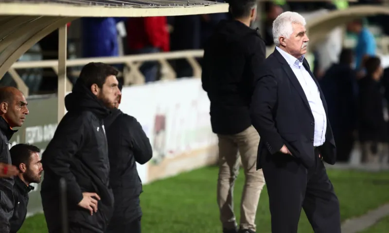 Γκουτσίδης: «Ελέγχαμε το παιχνίδι μέχρι την κόκκινη κάρτα»