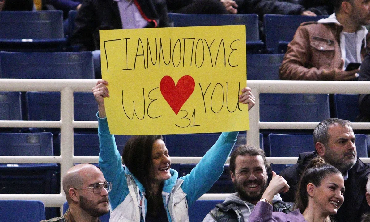Με «Γιαννόπουλε we love you» η παρακάμερα του ΑΕΚ – Άρης (vid)