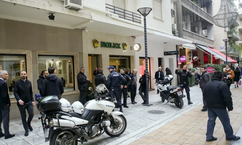 Χειροπέδες στον ληστή των Rolex που ρήμαξε επιχείρηση στο Κολωνάκι