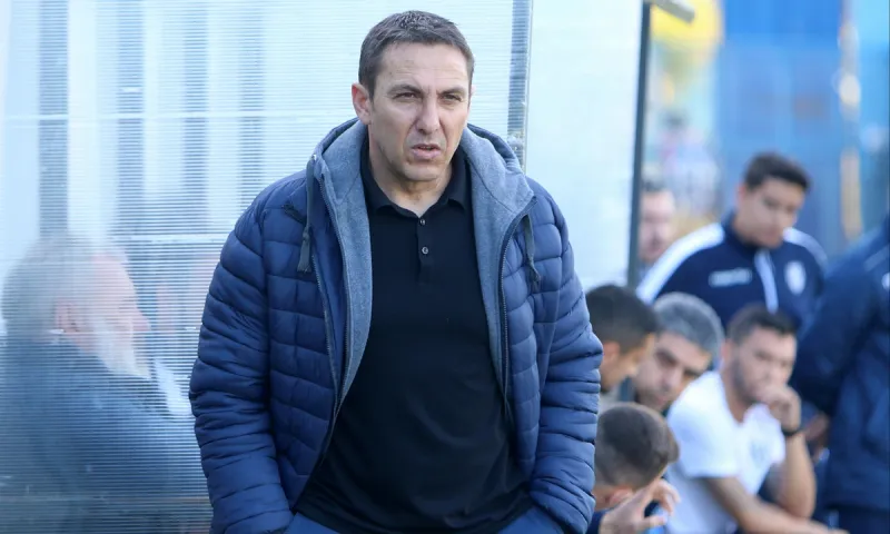 Απόλλων Σμύρνης: Στηρίζει Παπαδόπουλο, αδειάζει τους παίκτες