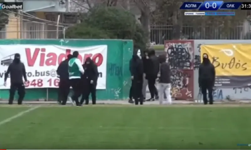 Εισβολή ανήλικων κουκουλοφόρων σε αγώνα της ΕΠΣ Μακεδονίας! (vid)