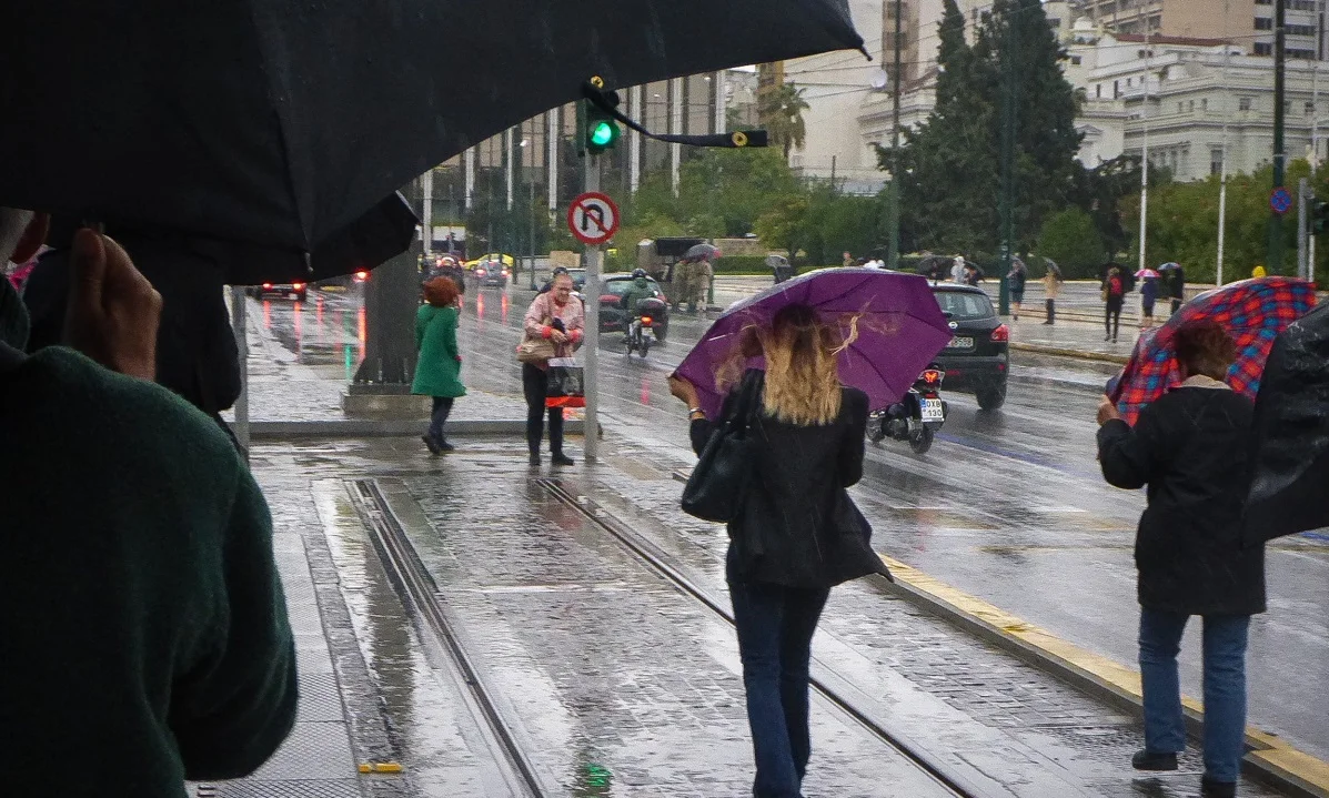 Καιρός (26/12): Μικρή πτώση της θερμοκρασίας και τοπικές βροχές
