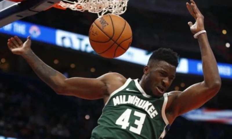 NBA: Λείπει ο Γιάννης, «χορεύει» ο Θανάσης (vids)