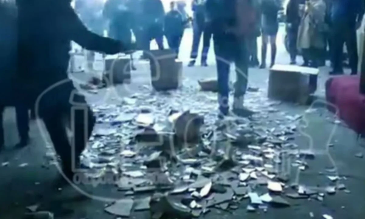 Το απόλυτο γλέντι στην Καβάλα: Έσπασαν 10.000 πλακάκια και 5 λεκάνες τουαλέτας (vid)