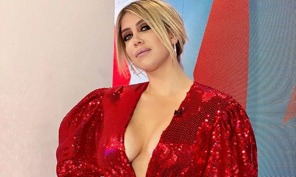 Γουάντα Νάρα: «Κολάζει» ξανά με το μαγιό της (pics)