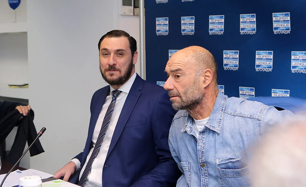 Super League: «Επιμένουμε, πρέπει να γίνει το πρωτάθλημα»
