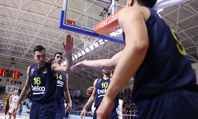 Φενέρμπαχτσε: Νίκη με τρομερό Σλούκα