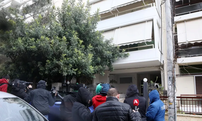 Αδιανόητη τραγωδία στην Πεύκη: Μητέρα πέταξε την κόρη της στο κενό και μετά αυτοκτόνησε (pics)