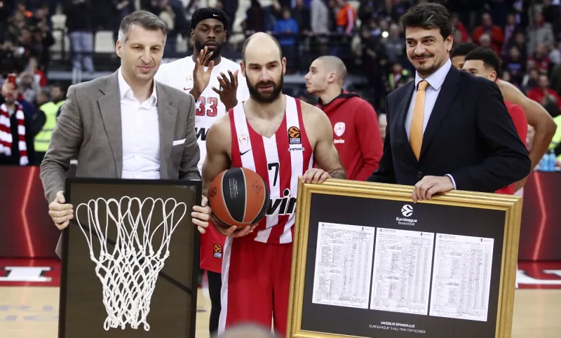 Σπανούλης: Η βράβευσή του από τον Παπαλουκά (vid)
