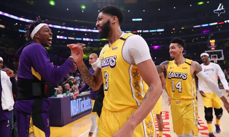 NBA: «Λύγισαν» τους Σίξερς οι Ρόκετς – Νίκη και για Λέικερς (vids)