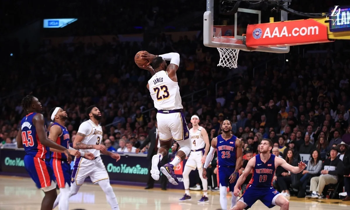NBA: Νίκη για Λέικερς με «τριπλό» ΛεΜπρόν (vids)