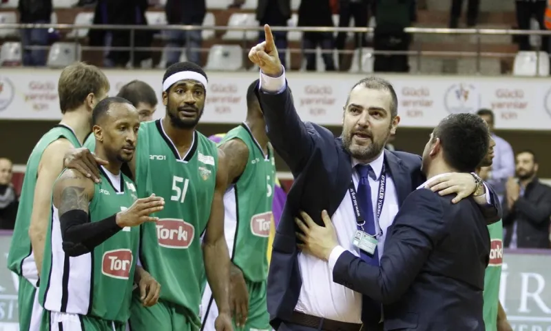 Ο Στέφανος Δέδας σκιαγραφεί τον Άντι Ράουτινς (vids)