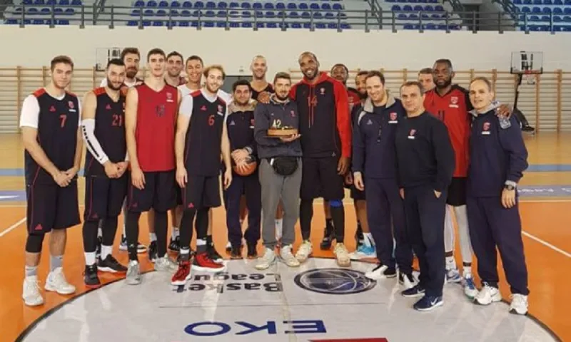Πανιώνιος: Έσβησε κεράκια στο γήπεδο ο Σάμιουελς (pic)