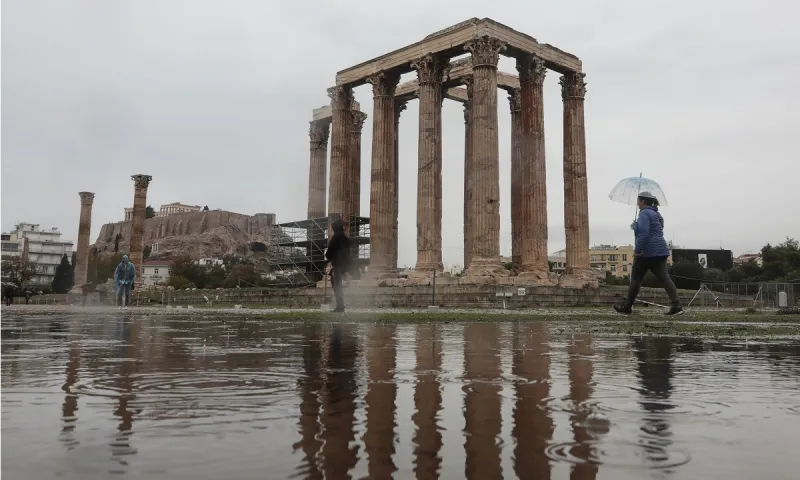 Καιρός 11/1: Μικρή άνοδος της θερμοκρασίας με βροχές!
