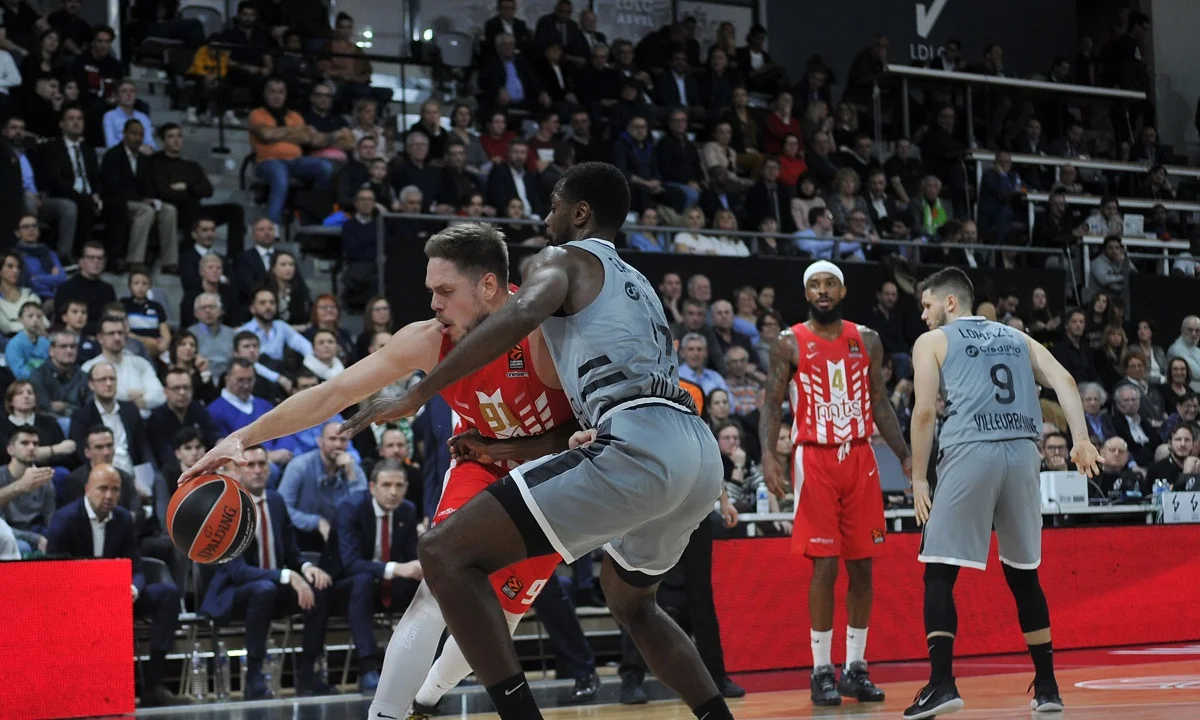 Βιλερμπάν- Ερυθρός Αστέρας 80-83: Διπλό με buzzer beater του Πάντερ