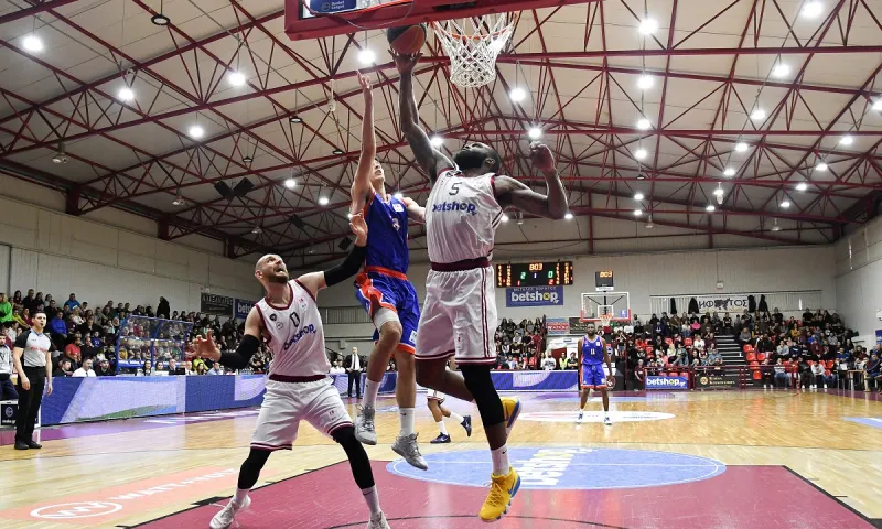 Ήφαιστος- Πανιώνιος 79-74: Με την υπογραφή του Σμιθ (vid)