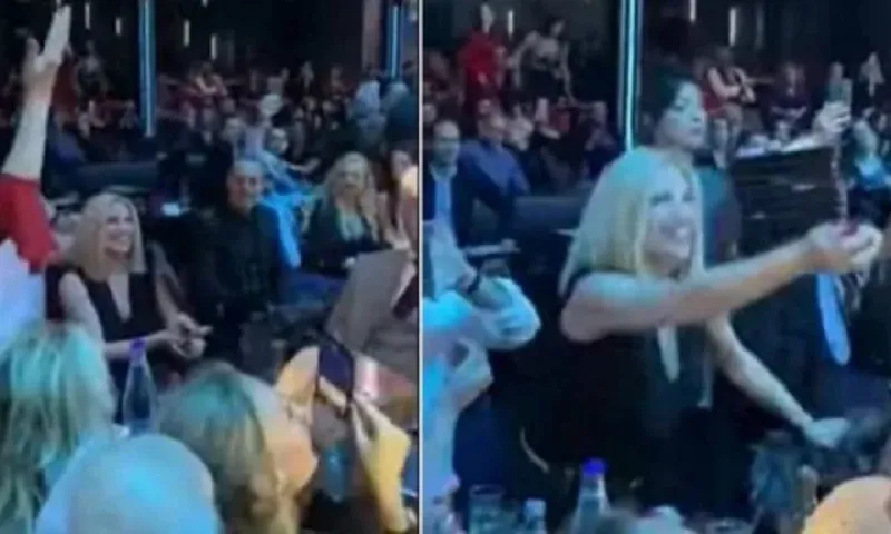 Φώφη Γεννηματά - Πάνος Κιάμος: Συνάντηση με λουλουδοπόλεμο (vids)