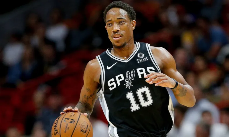 NBA: Mε ηγέτη ΝτεΡόζαν οι Σπερς στο Τορόντο (vids)