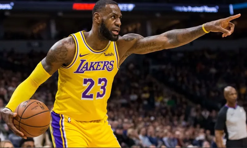NBA: Ο ΛεΜπρόν «κατεδάφισε» τους Καβαλίερς (vids)