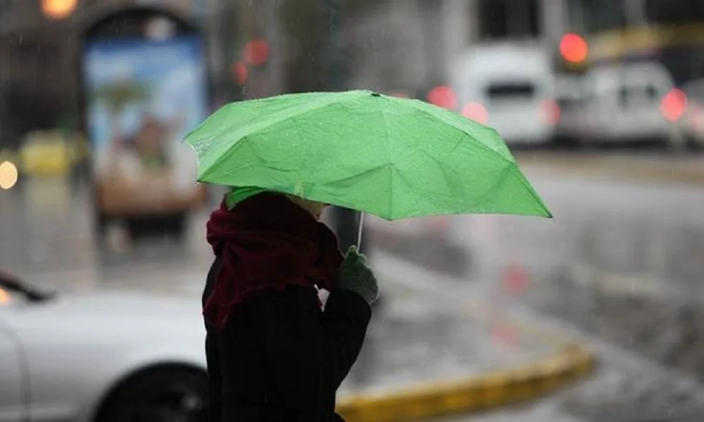 Καιρός (15/1): Ασθενείς τοπικές βροχές, μικρή πτώση της θερμοκρασίας