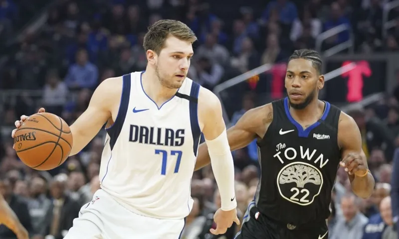 NBA: «Διέλυσαν» τους Γουόριορς οι Μάβερικς, ήττα έκπληξη για τους Ρόκετς (vids)