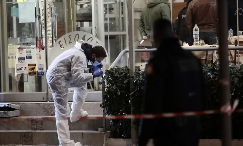 Μακελειό στη Βάρη (updated) - Δύο νεκροί! Σκηνικό... «Φαρ Ουέστ» (vid)