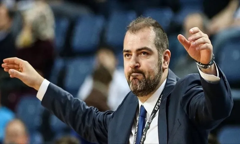 Ο Στέφανος Δέδας μεταμόρφωσε την Χολόν