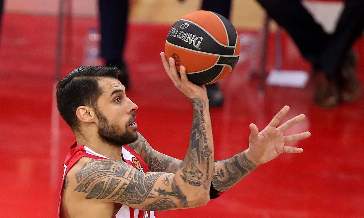 Ο Γιώργος Πρίντεζης ράπαρε το «Stars» στην Αράχωβα! (vid)