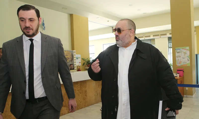 Καραπαπάς: «Όταν βλέπουν οι στραβοί, στραβώνεται το VAR» (pics)
